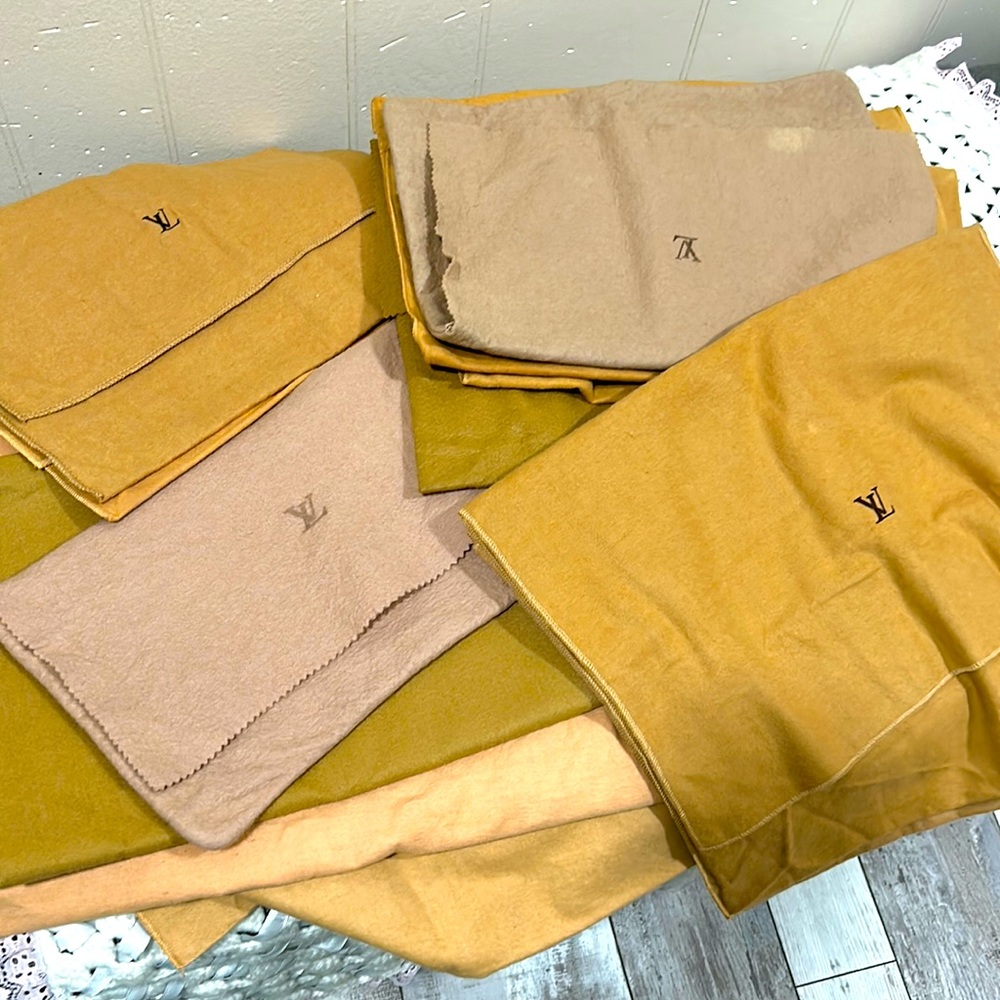Bundle 4 pcs 🔥🔥Louis Vuitton dust bag
